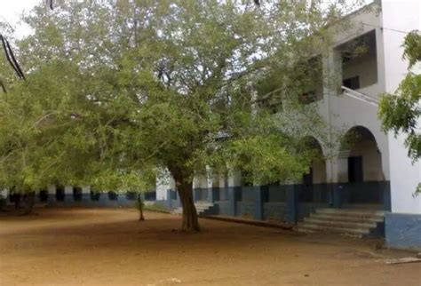 Top 10 Oldest Schools In India (First School In 1715)