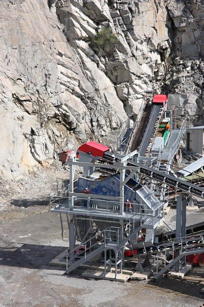 Premium Photo | Mining in the quarry