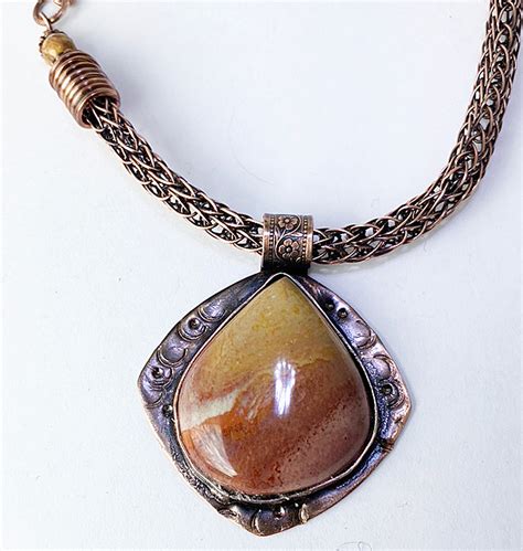 Agate Pendant Necklace