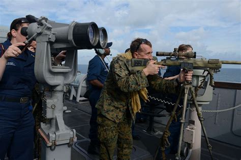 Sailors and Marines from the amphibious transport dock - NARA & DVIDS ...