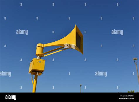 Thunderbolt siren hi-res stock photography and images - Alamy