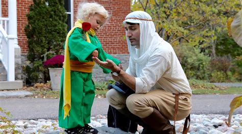 Justin Trudeau dresses up and goes trick-or-treating for Halloween ...