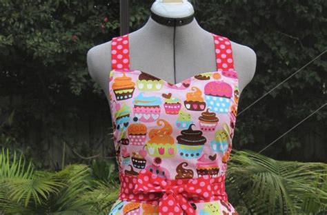 Foodista | The Vintage Cupcake Apron Will Transport You to the 50s
