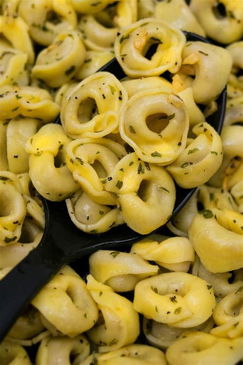 Cheese Tortellini with Garlic Butter Sauce (One Pot) | One Pot Recipes