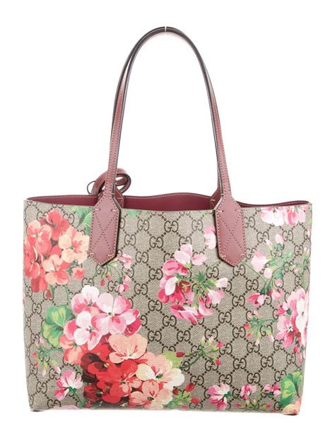 Gucci Small Reversible GG Blooms Tote | Gucci floral bag, Gucci floral, Floral bags