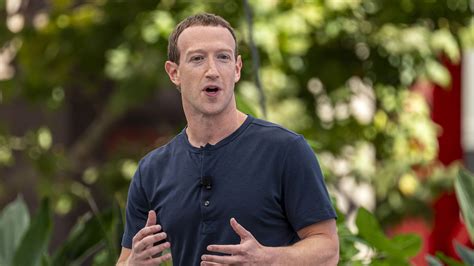 Mark Zuckerberg Dispatches an Update From His Kauai ‘Bunker ...