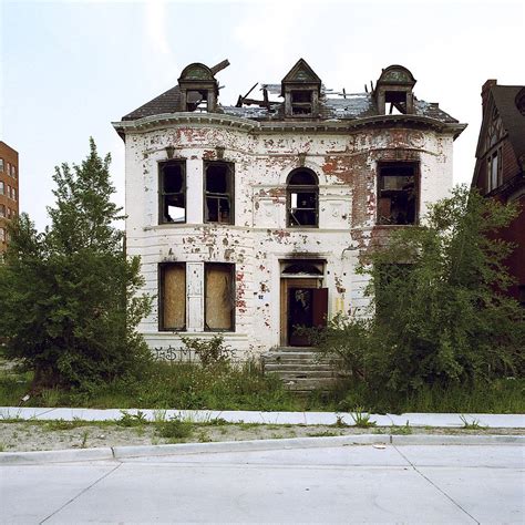 Kevin Bauman: 100 Detroit Abandoned Houses | PHOTOGRVPHY