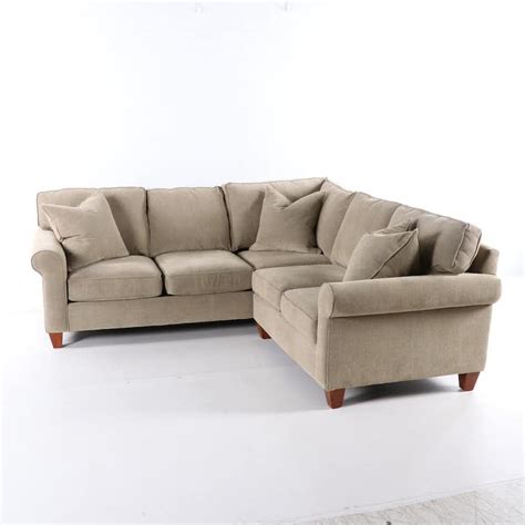 Haverty's Furniture Corey Grey Fabric-Upholstered Sectional Sofa ...