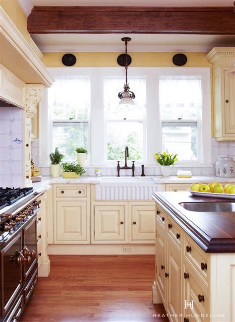 Luxury Clive Christian kitchen in painted Antique Cream, Knoxvil ...