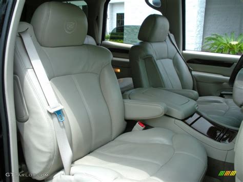 2002 Cadillac Escalade Standard Escalade Model interior Photo #51647971 | GTCarLot.com