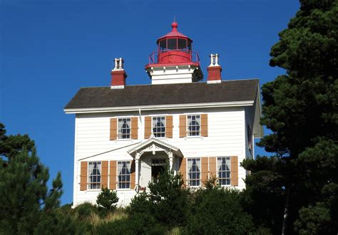 Northwest coast of US - Oregon / Yaquina Bay lighthouse - World of ...