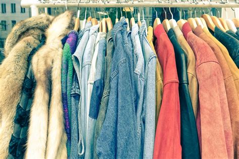 9 Simple Thrifting Hacks For Thrift Store Bargains