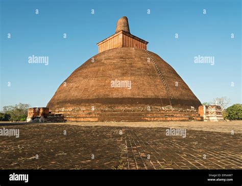 Jetavanarama Dagoba (Jetavanaramaya Stupa), Anuradhapura, Sri Lanka ...