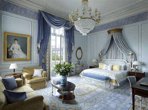 Nos palaces préférés où séjourner à Paris | Luxurious bedrooms, Blue rooms, Bedroom design