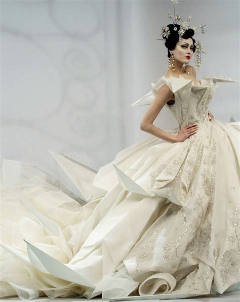 Shalom Harlow at Christian Dior haute couture s/s 2007 by John Galliano