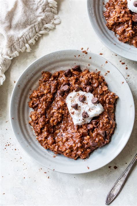 Chocolate Oatmeal {Easy Breakfast with Topping Ideas} – WellPlated.com