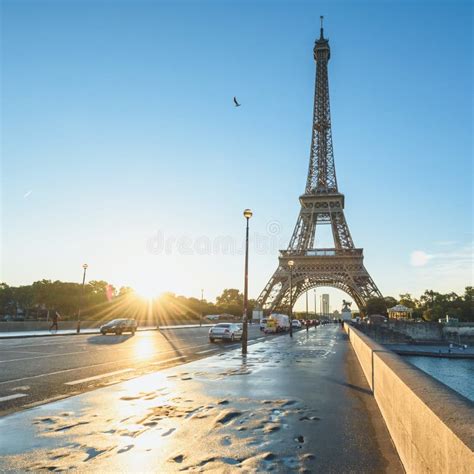 Paris, Eiffel Tower, Sunrise Moment Editorial Photography - Image of light, architecture: 144580452