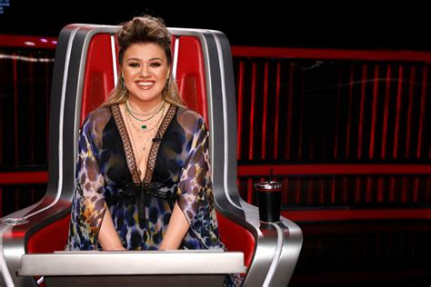 Why THIS Country Superstar Is Replacing Kelly Clarkson On 'The Voice'