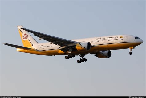 V8-BLF Royal Brunei Airlines Boeing 777-212ER Photo by Krzysztof ...