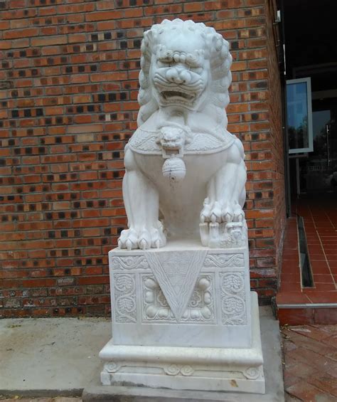 Chinese style gate guardian lions Chinese carved stone Lion sculpture ...