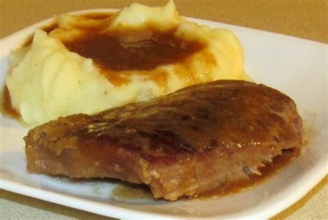 Easy Steak with Gravy {Slow Cooker Recipe} | Contented at Home