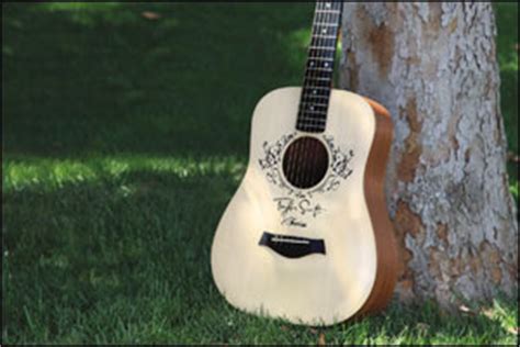 Acoustic Guitar: Taylor Guitars TS-BT, Taylor Swift Baby Taylor, 3/4 Size Dreadnought, Solid ...