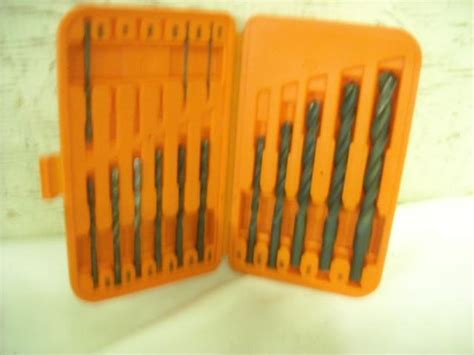 www.redstarauctions.com: BLACK & DECKER DRILL BITS