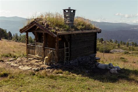 One room cabin in Norway I stayed in – had the whole mountain to myself : r/boniver