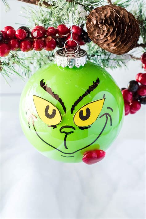 How To Draw The Grinch Face On An Ornament - Howto Techno