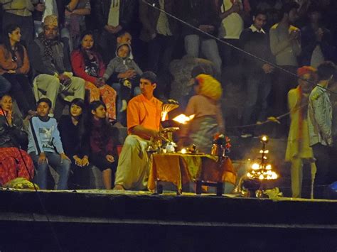 Shiva chanting ceremony at Pashupatinath temple complex, Kathmandu ...