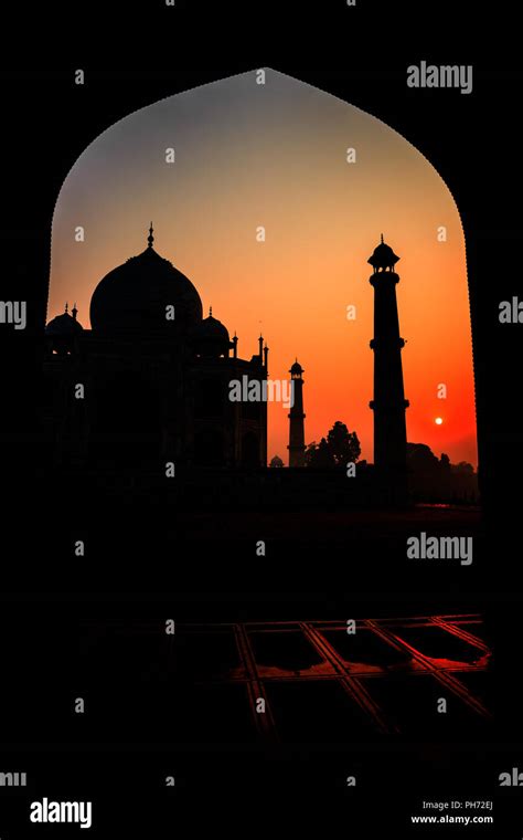 Sunrise at taj mahal, india Stock Photo - Alamy