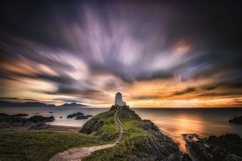 Ynys Llanddwyn Lighthouse