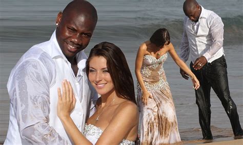 Baseball star Ryan Howard's cheerleader wife trashes her wedding dress during beach photo shoot ...