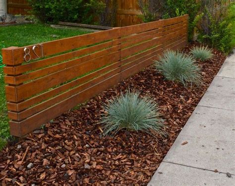 30 Inspiring Front Yard Fence Design Ideas - HMDCRTN