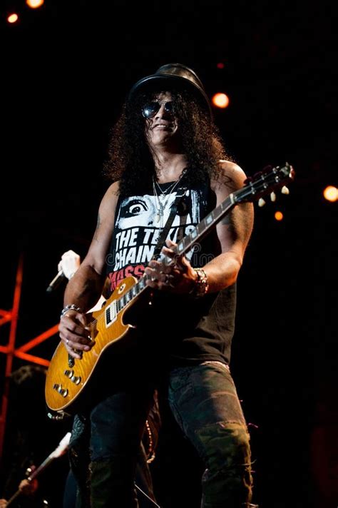 Slash during the concert editorial photography. Image of event - 185918552