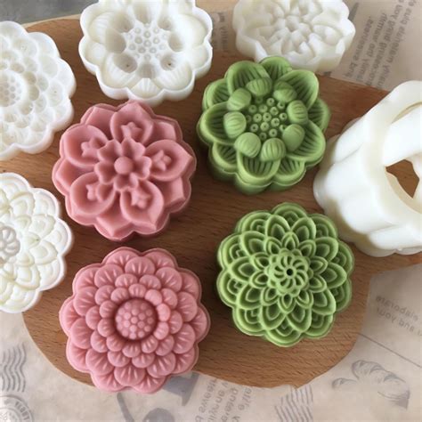 be> Plastic Mooncake Stamp Cute Lotus Shape Mooncake Mold Festival DIY ...