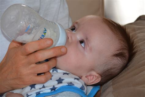 What is paced bottle feeding? - Support for Parents from Action For ...