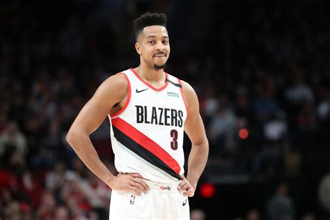 Portland Trail Blazers: CJ McCollum playing with fractured vertebra