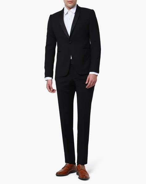 Arriba 35+ imagen armani suits cost in india - Abzlocal.mx