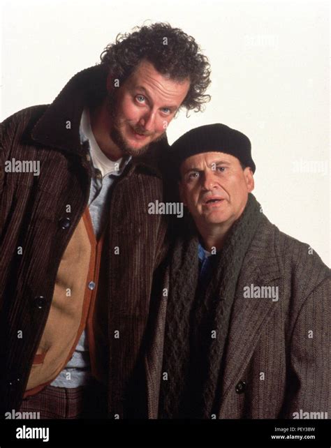 Joe pesci home alone hi-res stock photography and images - Alamy