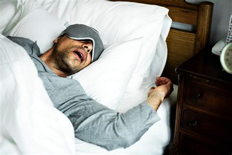 Does White Noise Really Make A Difference To Our Sleep? - Men's Health ...