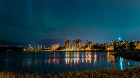 Aurora borealis lights up skies across southern Canada | CTV News