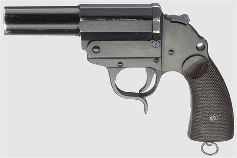 File:Pistol German WW2 flare gun 'Leuchtpistole' Heeresmodell 1934, Code 'S-1938'.jpg - Internet ...