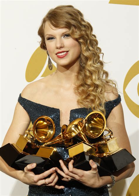 How Many Grammys Does Taylor Swift Have? See Her 10 Wins!