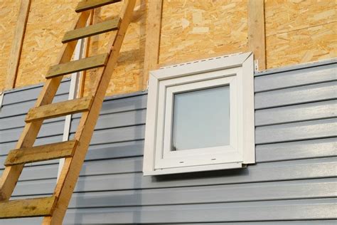 Installing Vinyl Siding Around Windows | Ideal Siding