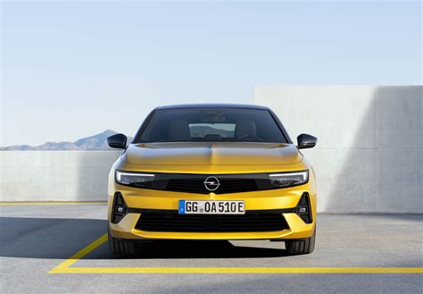 Opel Astra (2022) - pictures & information