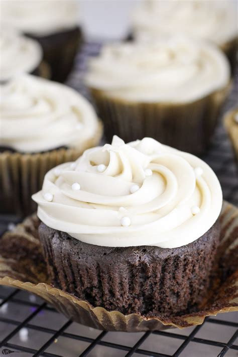 Gluten Free Chocolate Cupcakes - VeggieBalance