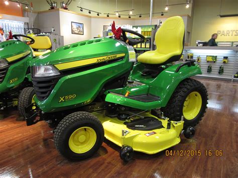 John Deere X590 Types Of Lawn, Armored Truck, Riding Lawnmower, Lawn Mowers, Garden And Yard ...