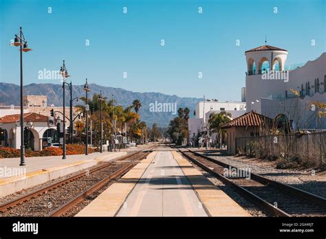 Railway tracks and a platform at the Santa Barbara Amtrak train station, California, USA Stock ...