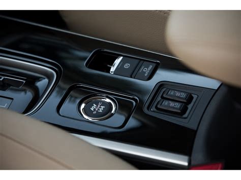 2021 Mitsubishi Outlander: 256 Interior Photos | U.S. News